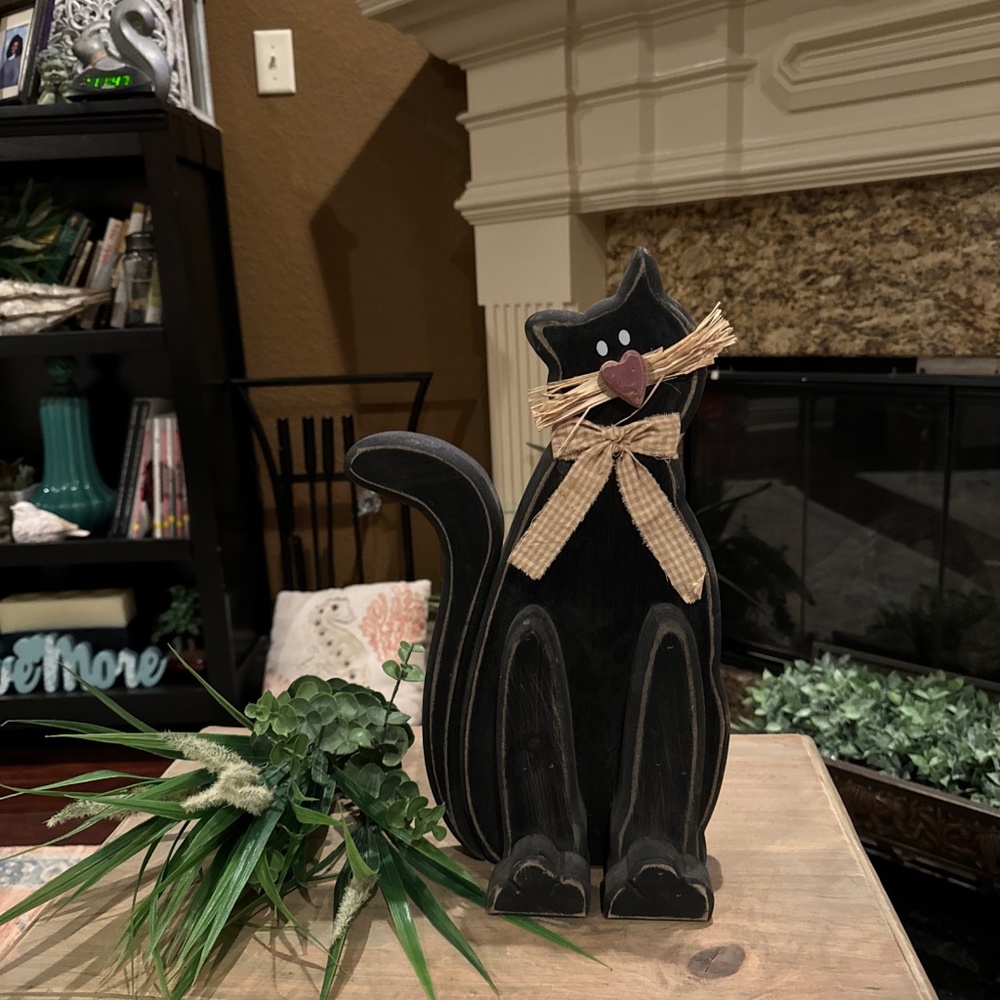 BEAUTIFUL Vintage Halloween Decor Wood Black Cat   3D, 15” Tall/7” Wide.